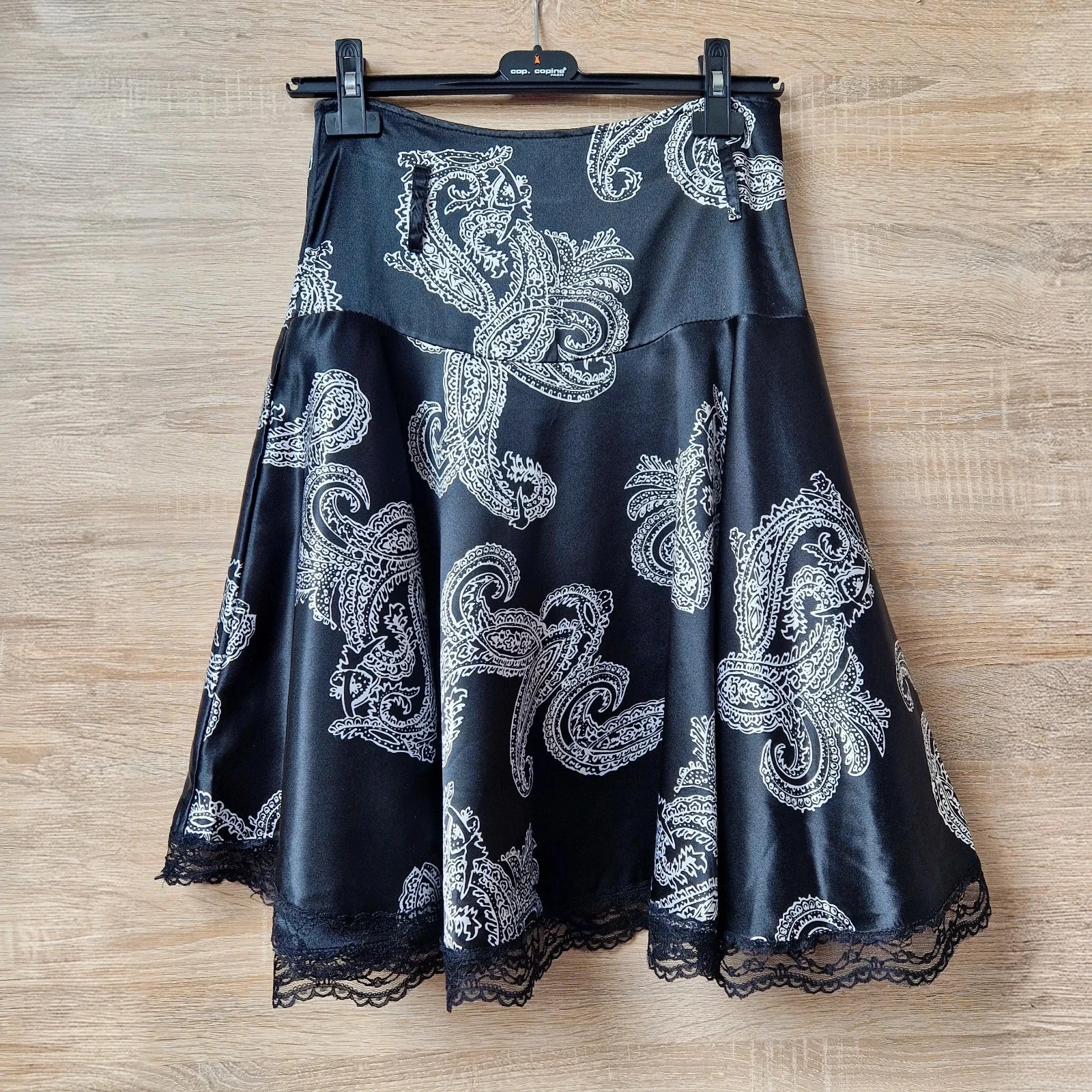 Jupe satinée Taille 1